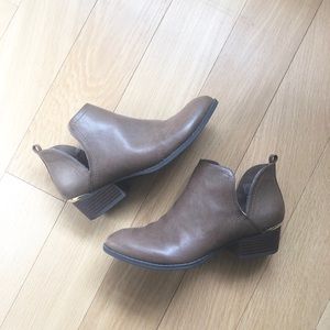 Cognac Booties Boots - Arizona Size 6.5